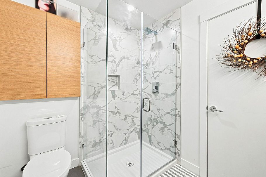 401 1327 Draycott Road North Vancouver, BC - 15