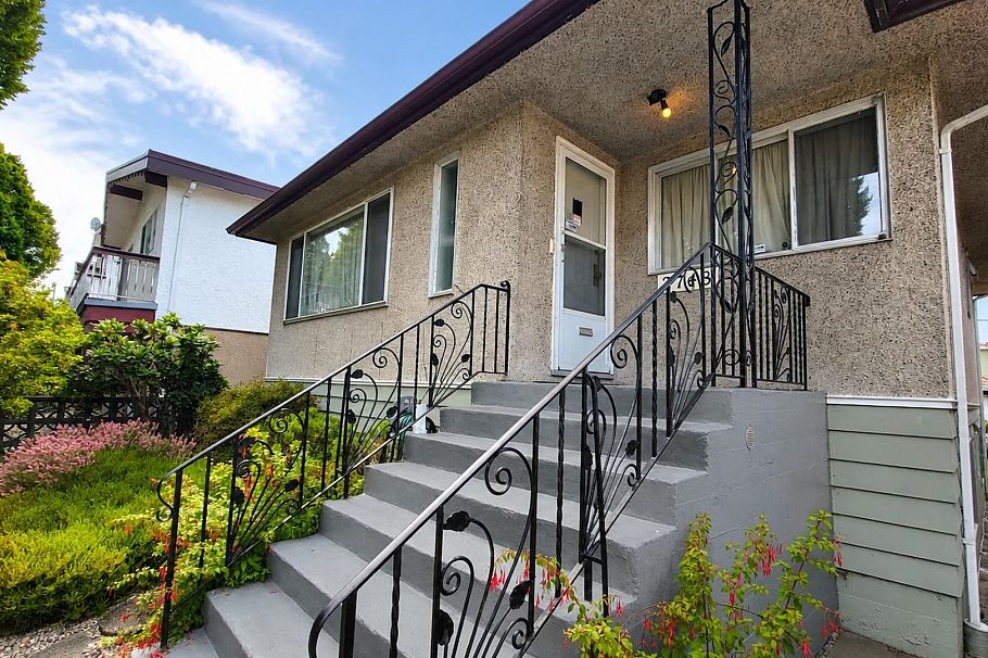 2748 E 6th Avenue Vancouver, BC - 3