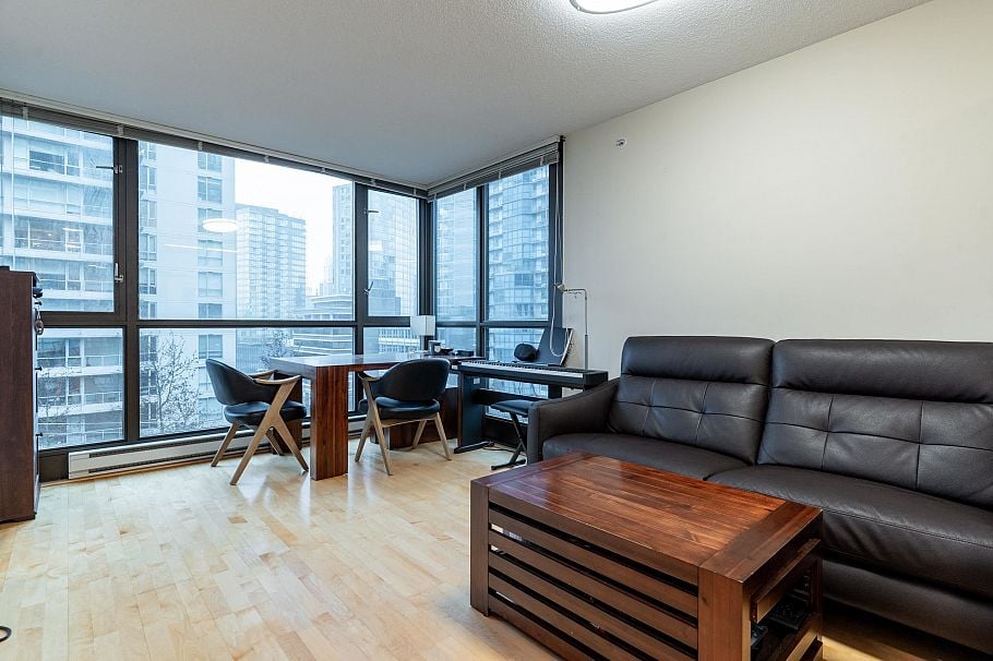 411 1367 Alberni Street Vancouver, BC - 9