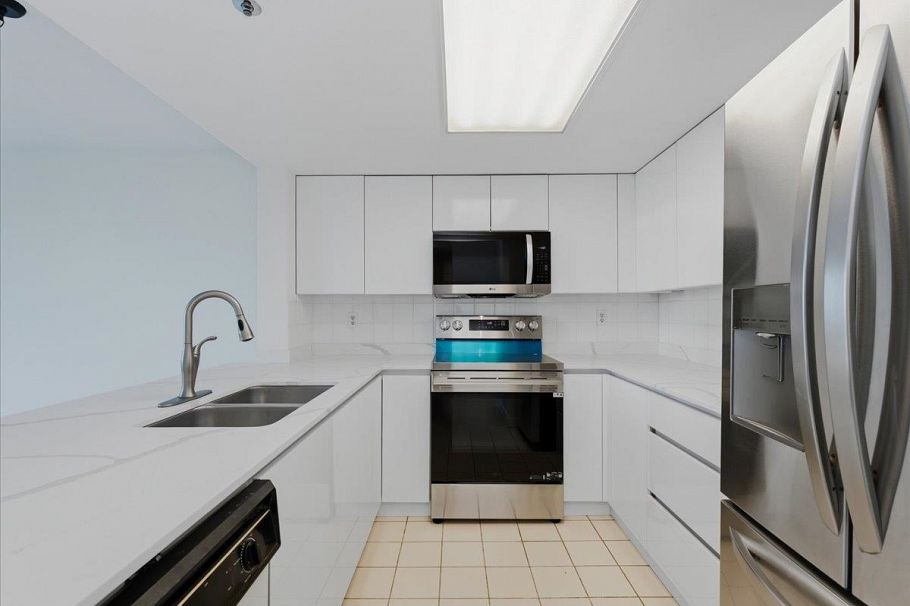 702 2201 Pine Street Vancouver, BC - 11
