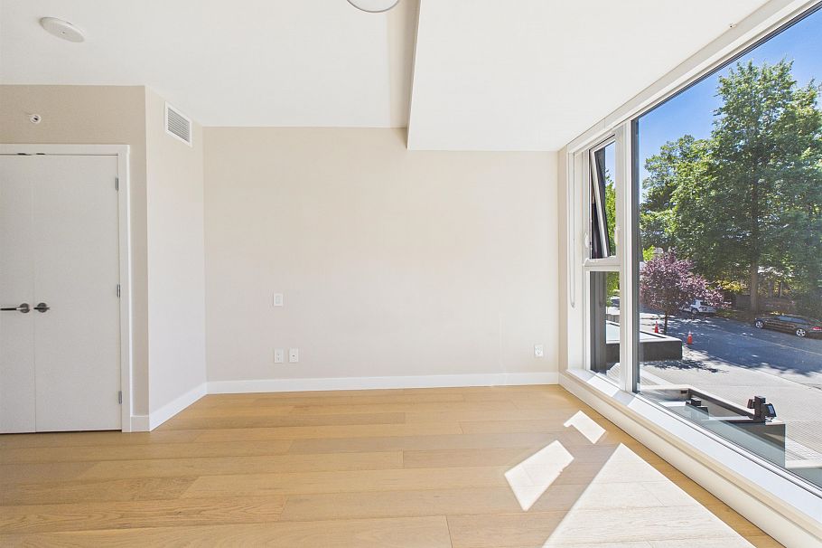 1573 W 57 Avenue Vancouver, BC - 22