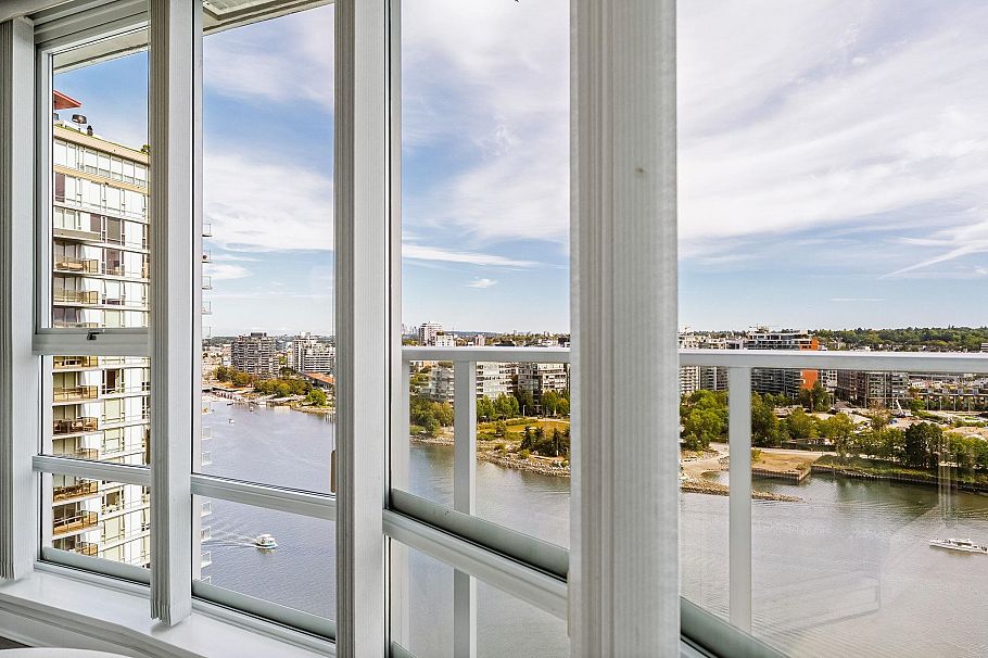 2106 918 Cooperage Way Vancouver, BC - 17