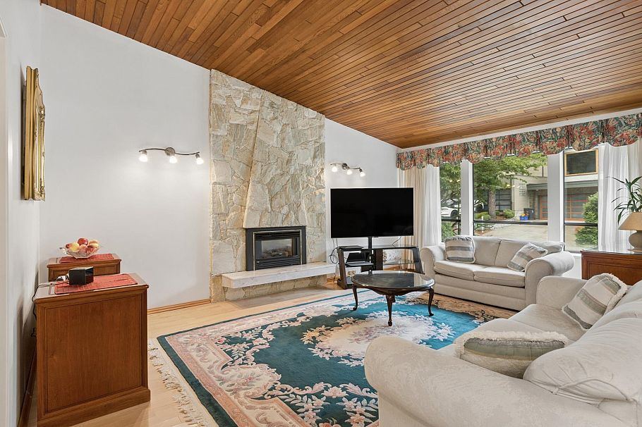 5609 White Pine Lane North Vancouver, BC - 2