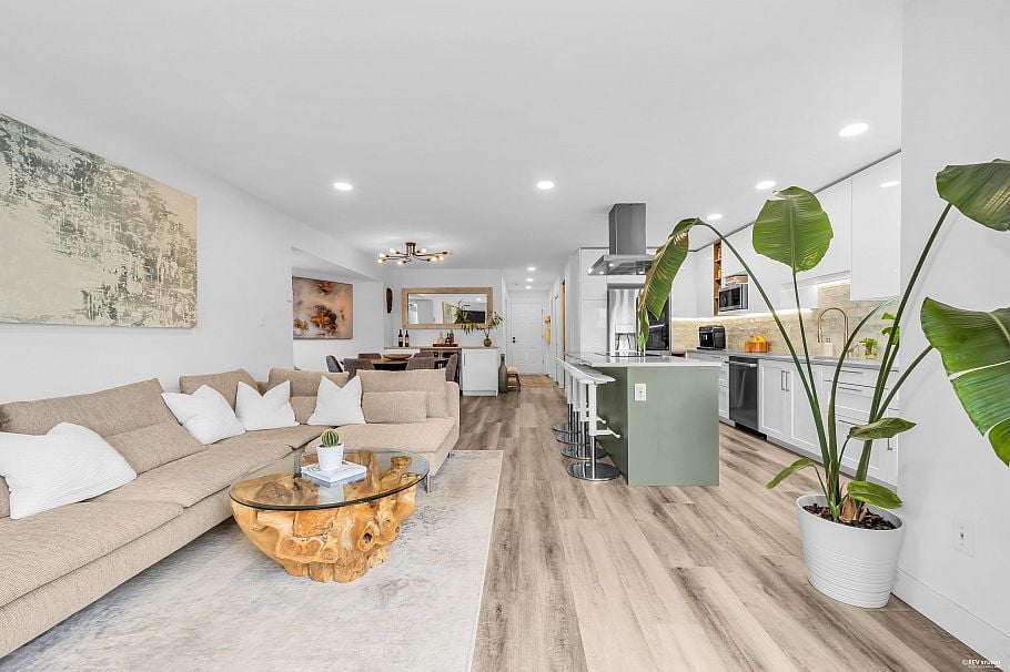 604 1500 Ostler Court North Vancouver, BC - 9