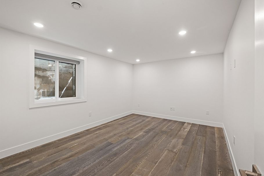 812 Montroyal Boulevard North Vancouver, BC - 22