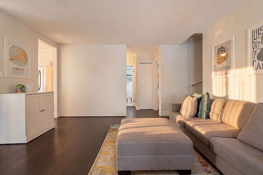 2427 W 6th Avenue Vancouver, BC - 15