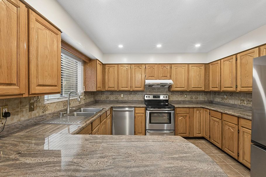 5609 White Pine Lane North Vancouver, BC - 16