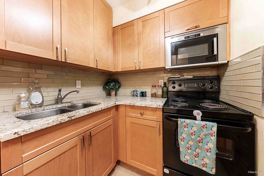 210 1545 E 2nd Avenue Vancouver, BC - 2