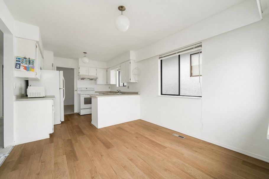 2539 E 34th Avenue Vancouver, BC - 22