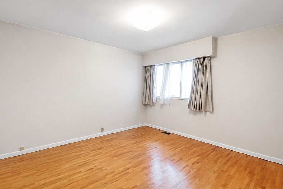 2748 E 6th Avenue Vancouver, BC - 18