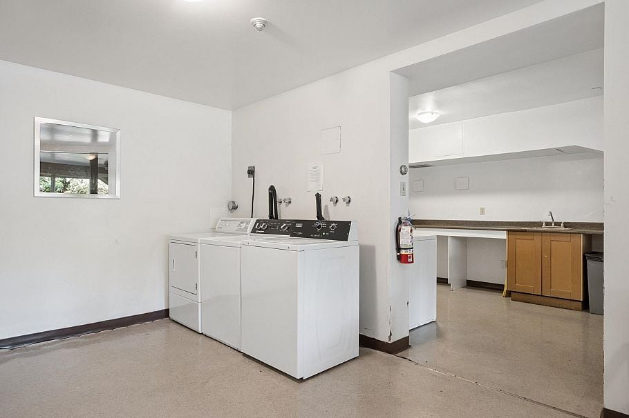 407 1345 Comox Street Vancouver, BC - 32