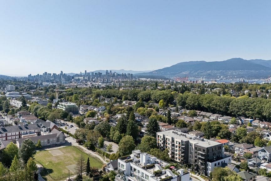 3 2124 E 8 Avenue Vancouver, BC - 36