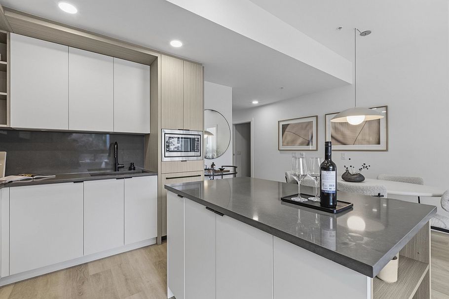 107 2268 E Broadway Vancouver, BC - 3