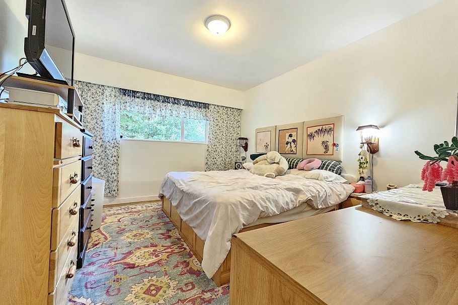 435 E Osborne Road North Vancouver, BC - 13