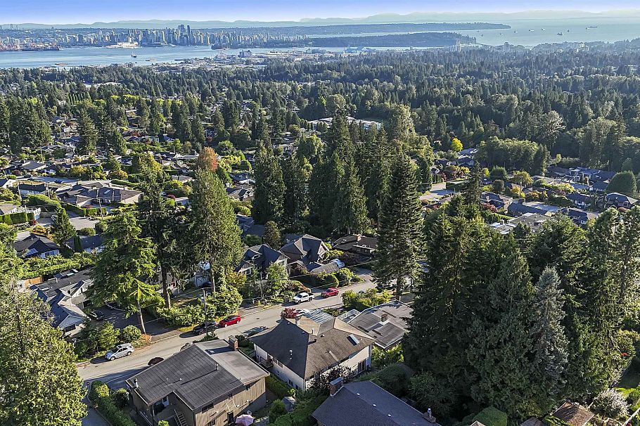 212 W Balmoral Road North Vancouver, BC - 4
