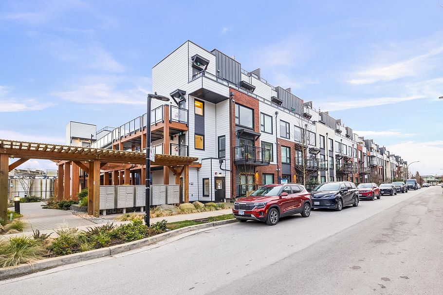 444 545 E 2nd Street North Vancouver, BC - 38