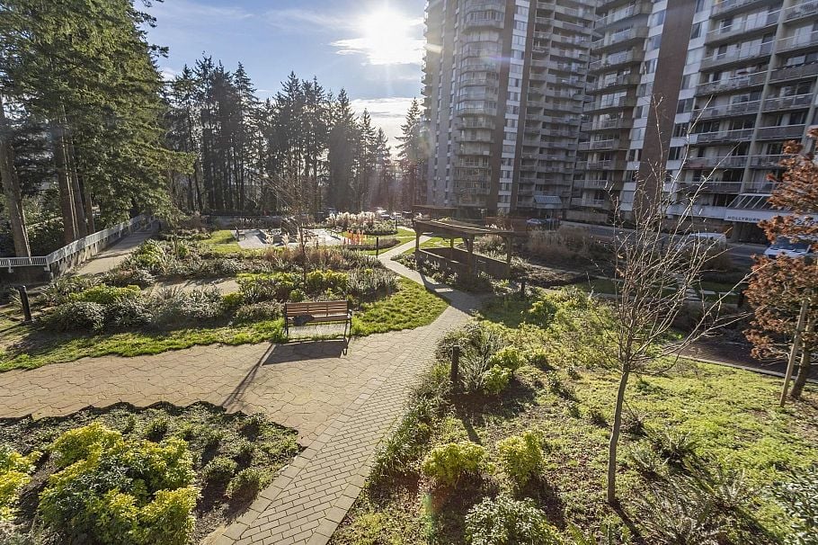 519 2012 Fullerton Avenue North Vancouver, BC - 2