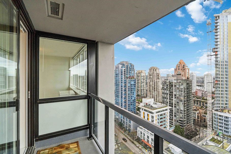 2303 1325 Rolston Street Vancouver, BC - 23