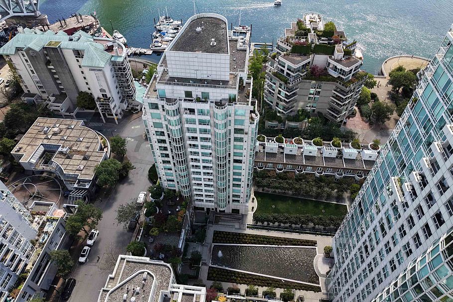 404 1501 Howe Street Vancouver, BC - 2