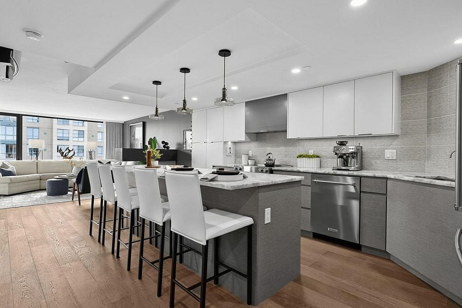907 2201 Pine Street Vancouver, BC - 1