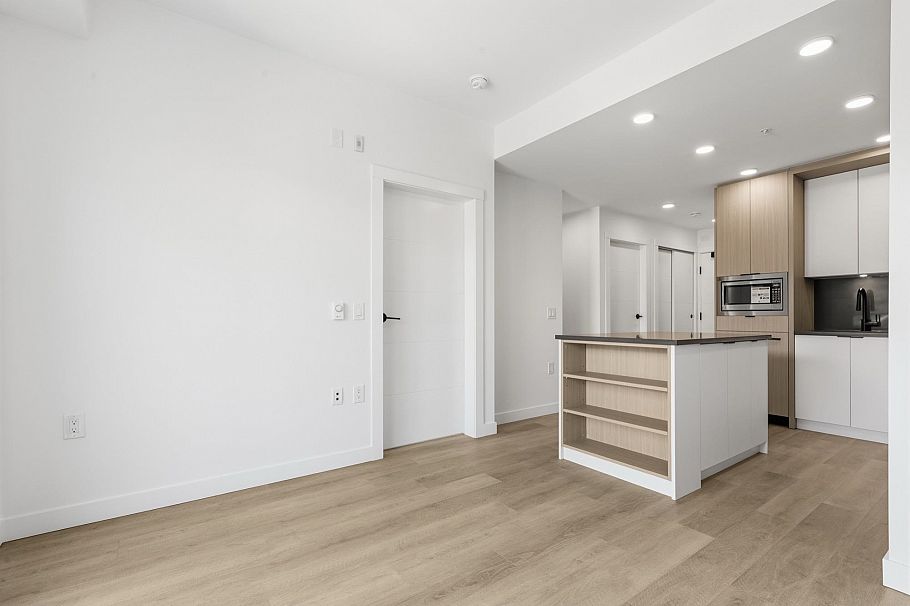 404 2268 E Broadway Vancouver, BC - 5