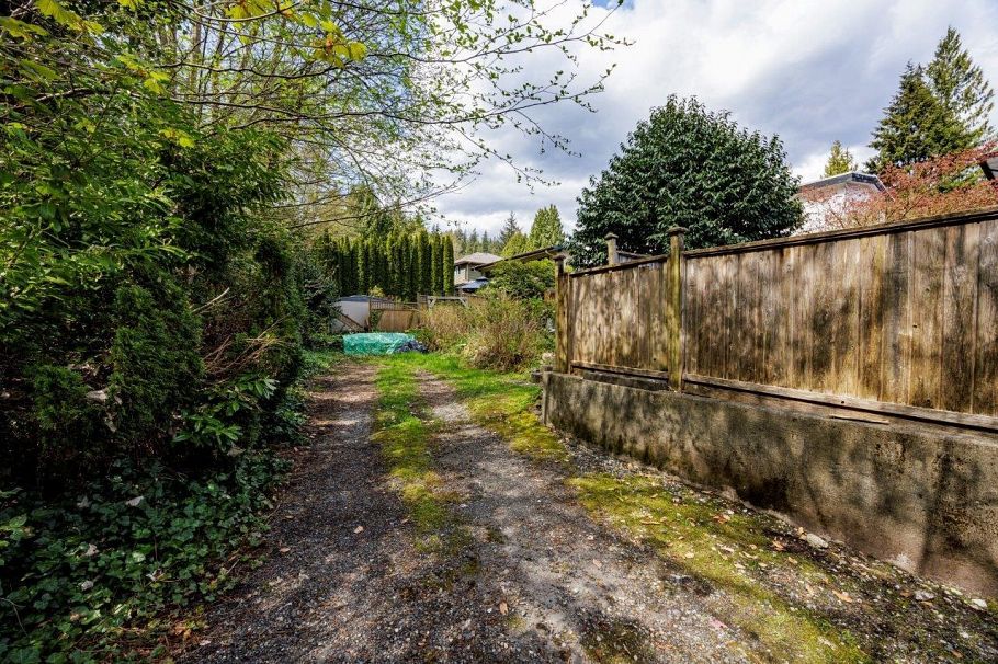 4339 Cliffmont Road North Vancouver, BC - 30