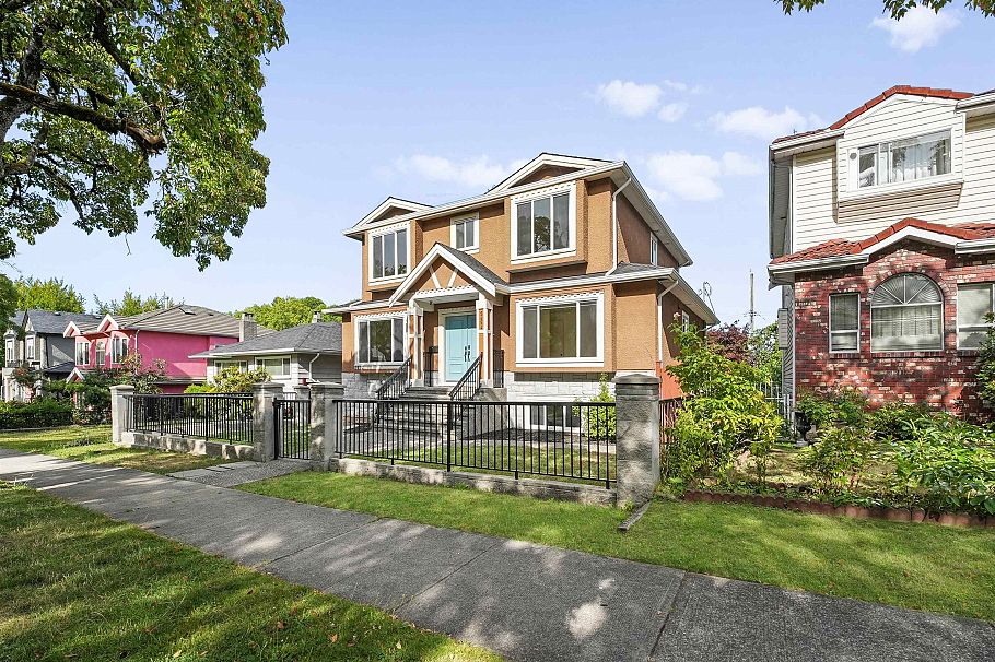 5454 Slocan St Street Vancouver, BC - 2