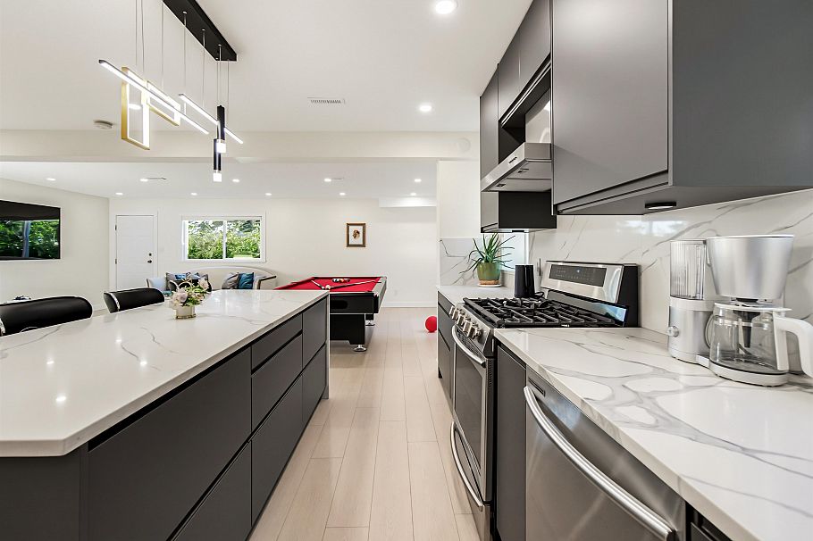 212 W Balmoral Road North Vancouver, BC - 18