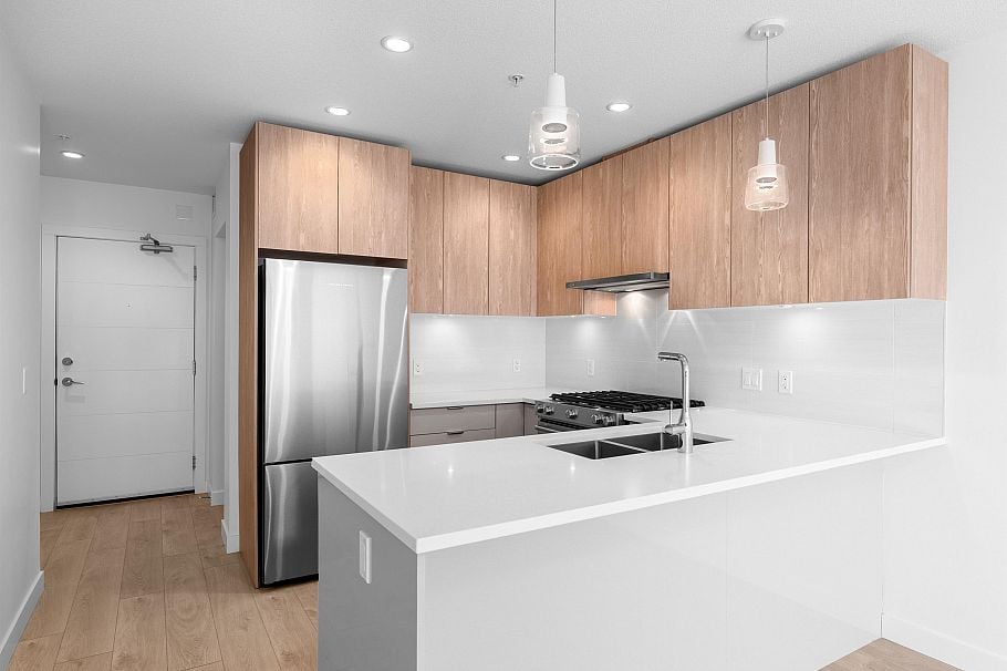 202 108 E 8th Street North Vancouver, BC - 13