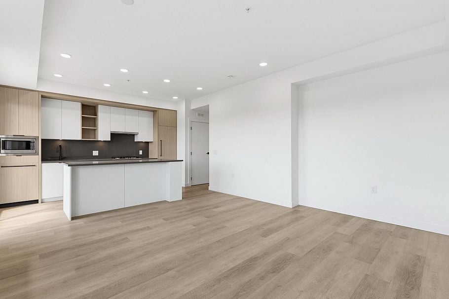 501 2268 E Broadway Vancouver, BC - 9