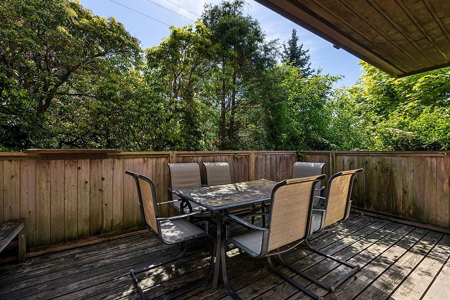102 107 W 27th Street North Vancouver, BC - 3