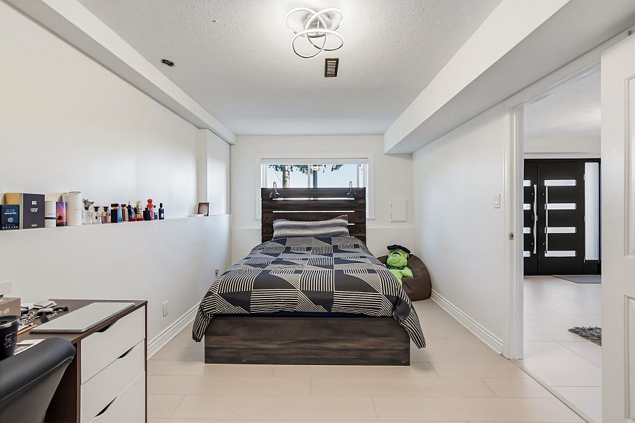 212 W Balmoral Road North Vancouver, BC - 13