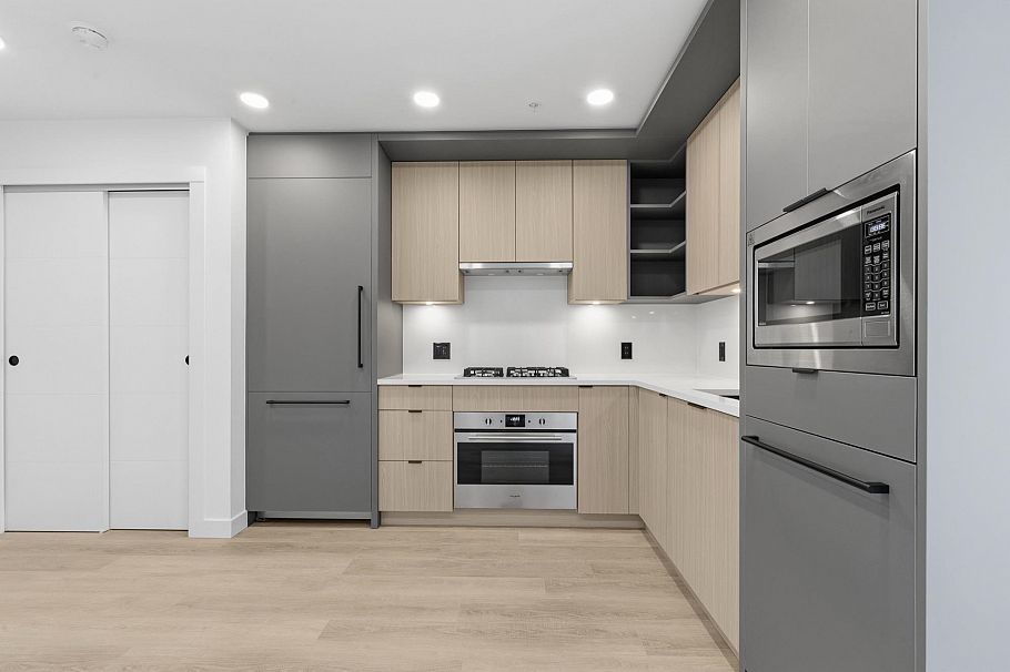 507 2268 E Broadway Vancouver, BC - 2