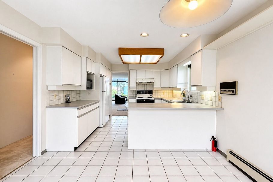 4438 W 4th Avenue Vancouver, BC - 23