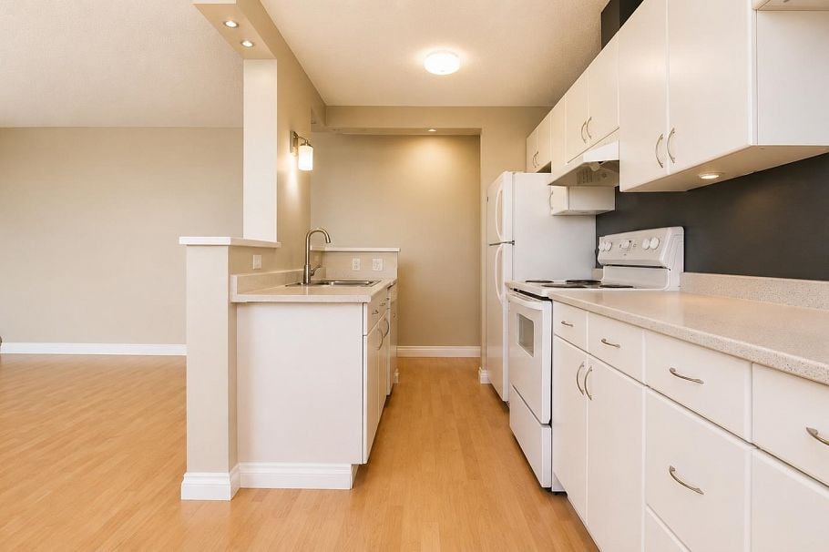 1607 145 St. Georges Avenue North Vancouver, BC - 25