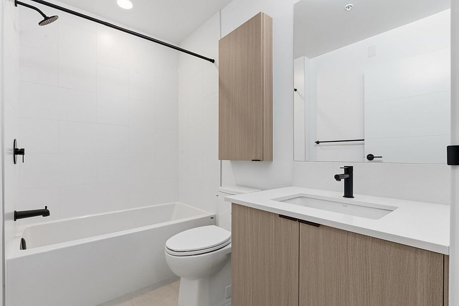 302 2268 E Broadway Vancouver, BC - 13