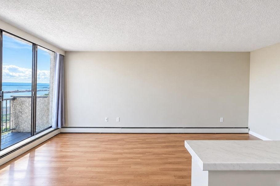 1607 145 St. Georges Avenue North Vancouver, BC - 32