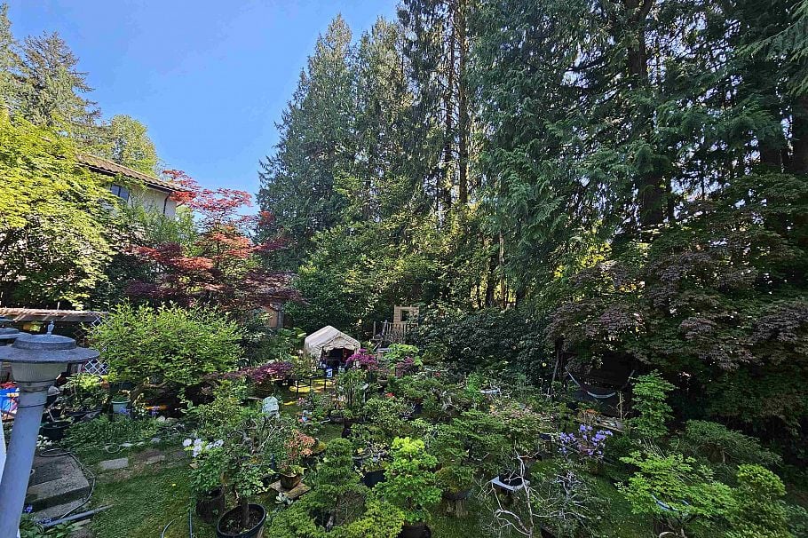 435 E Osborne Road North Vancouver, BC - 2