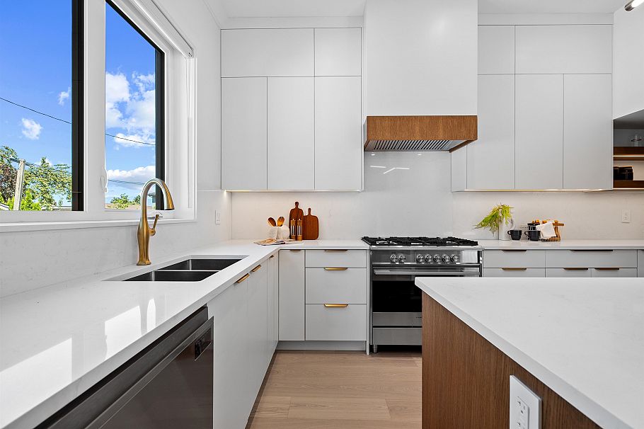 2 4845 Commercial Street Vancouver, BC - 8