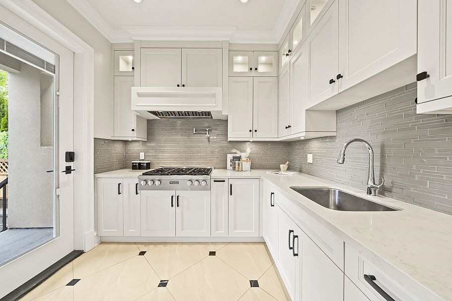 4347 W 9th Avenue Vancouver, BC - 16