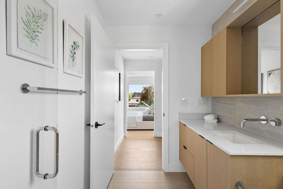 3 2124 E 8 Avenue Vancouver, BC - 27