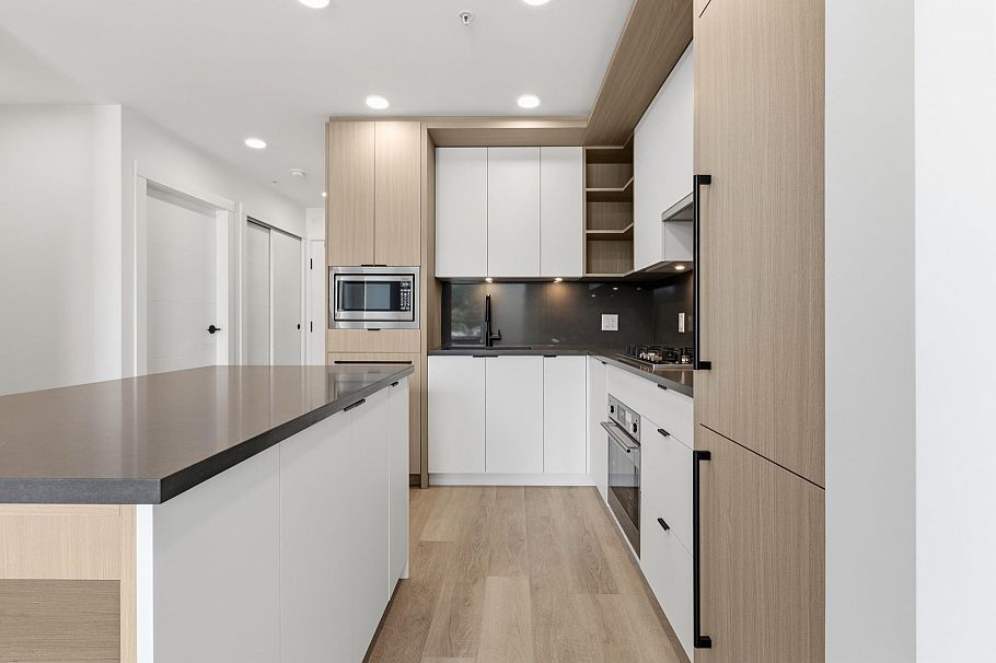 504 2268 E Broadway Vancouver, BC - 3