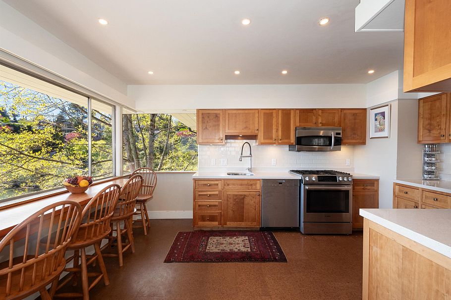 4455 Harris Place North Vancouver, BC - 12