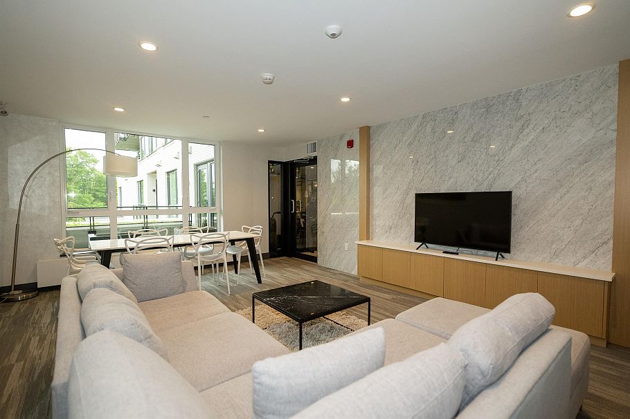 214 707 3rd Street East North Vancouver, BC - 26