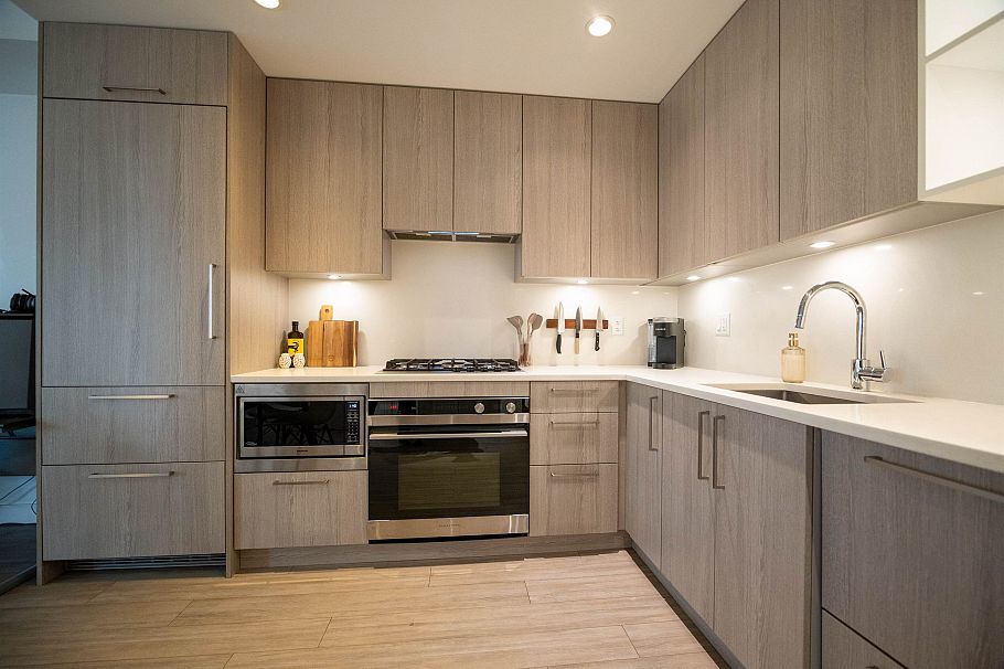 214 707 3rd Street East North Vancouver, BC - 4