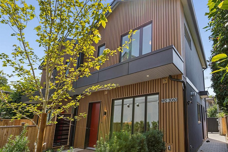 2 3060 W 34th Avenue Vancouver, BC - 1