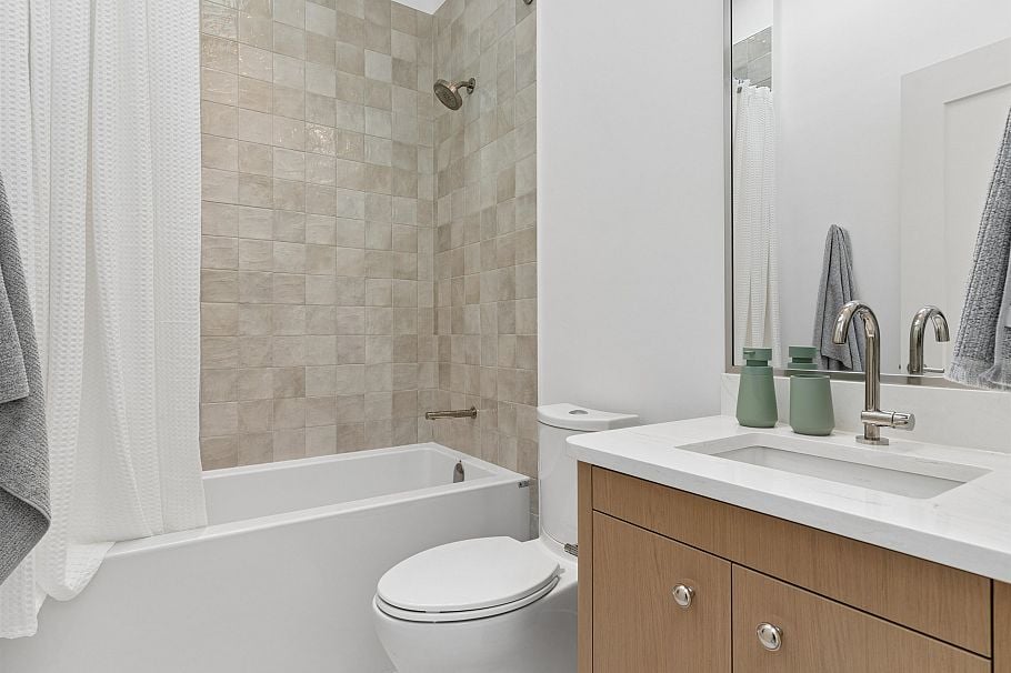 2 3060 W 34th Avenue Vancouver, BC - 22