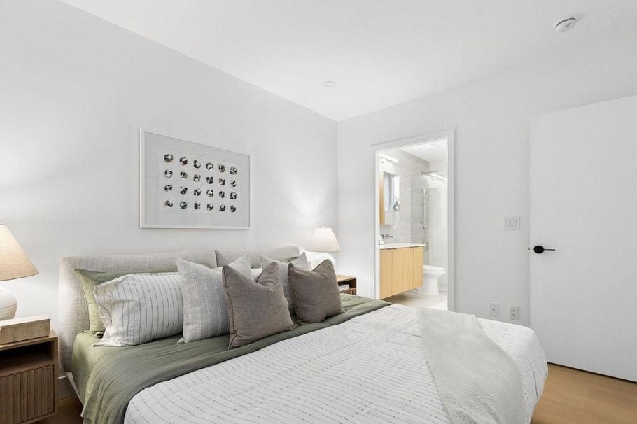 2 2124 E 8 Avenue Vancouver, BC - 22