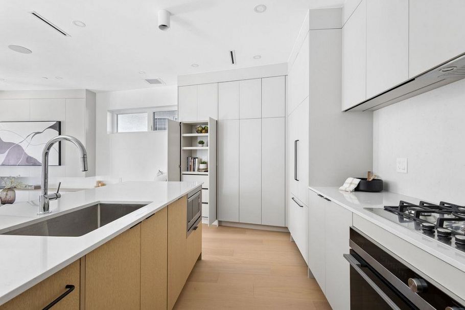 1 2124 E 8 Avenue Vancouver, BC - 12