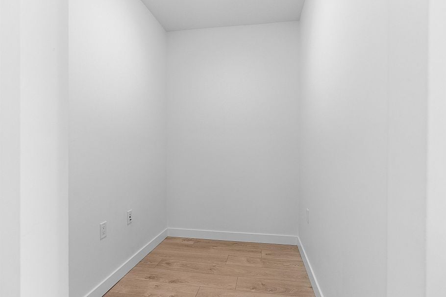 202 108 E 8th Street North Vancouver, BC - 21